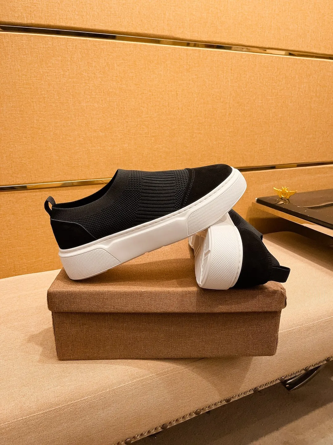 Men's shoes💰 400💰🔥【Dior】🔥Men's high-end brand of shoes official website 1:1 latest masterpiece: the upper is made of Italian imported first-layer cowhide with a comfortable and breathable lining➕original non-slip and wear-resistant outsole🔥, making walking more convenient and comfortable! An exclusive new model, a stunning work, a beautiful 1:1 replica [color] compared to the official quality! Create a fashionable personality to set off your uniqueness! A must-have for trendy men! Classic 🔥Size: 38-44 Color: 🔥 3⃣️colors available🔥